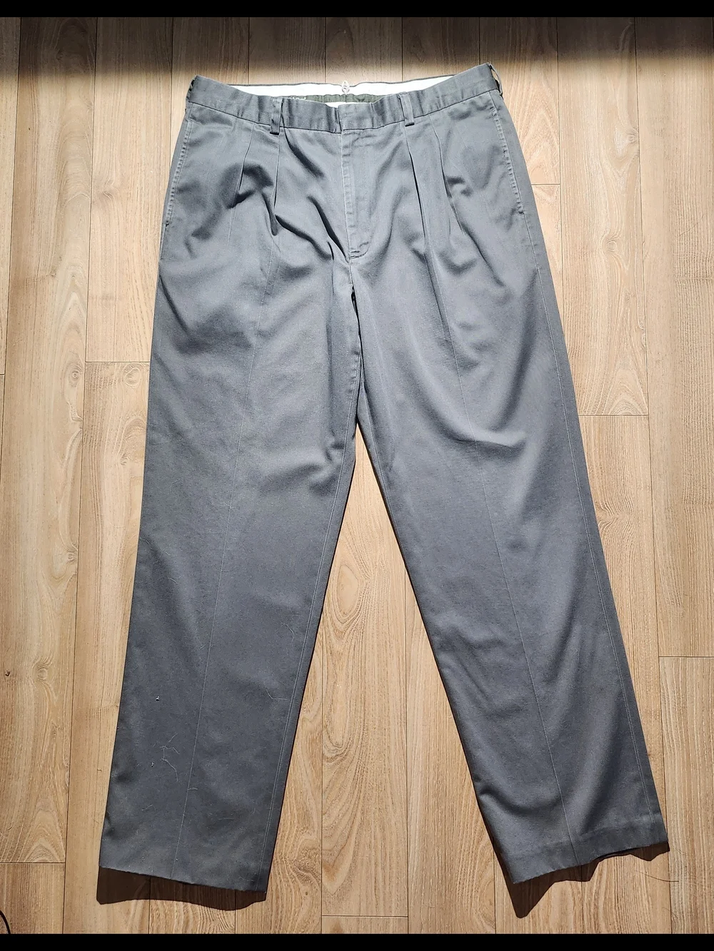 L.L.Bean Mens 36 Gray Pleated Dress Pants 100% Cotton Classic Slacks USA Fit